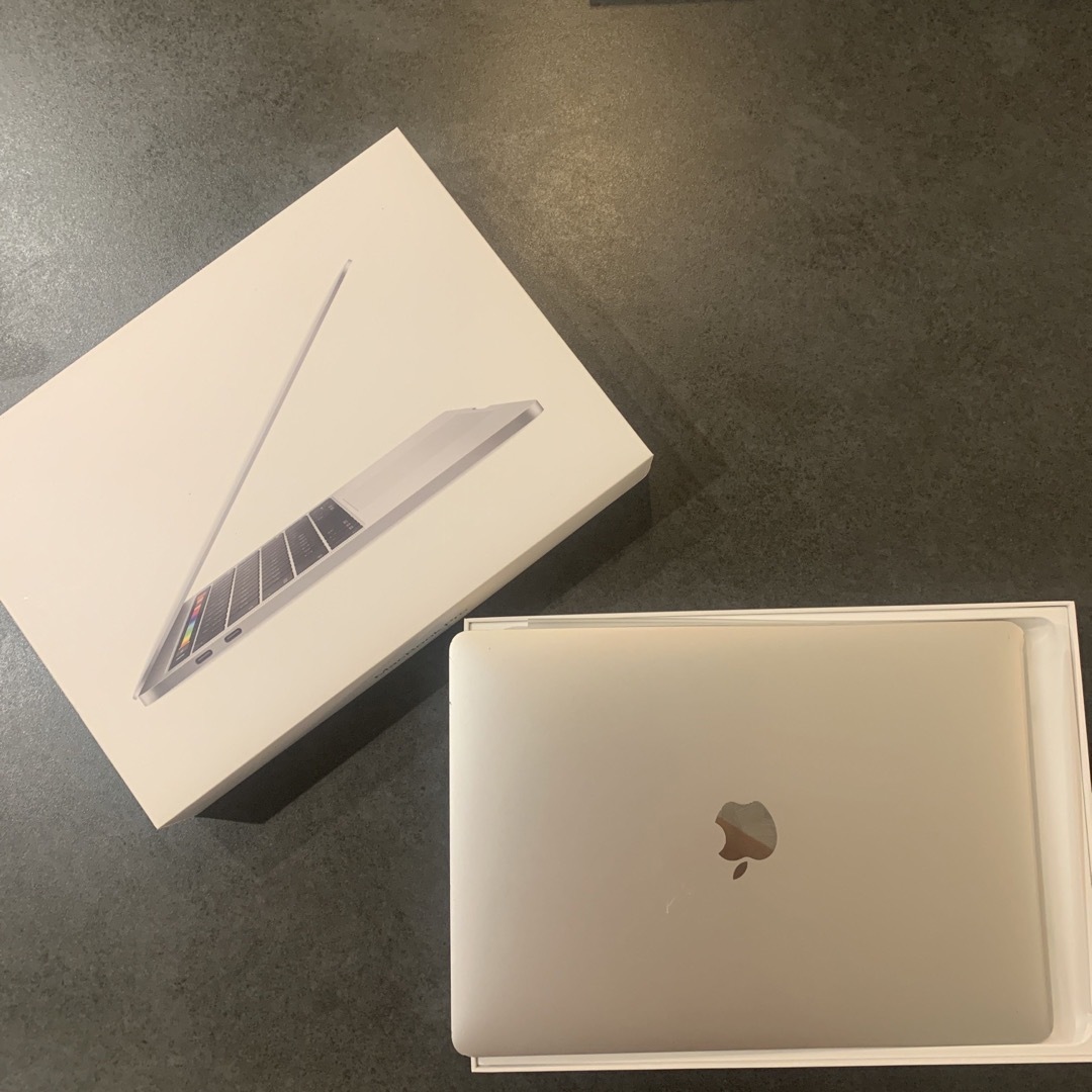 本体+箱APPLE MacBook Pro13インチ　 MUHQ2J/A