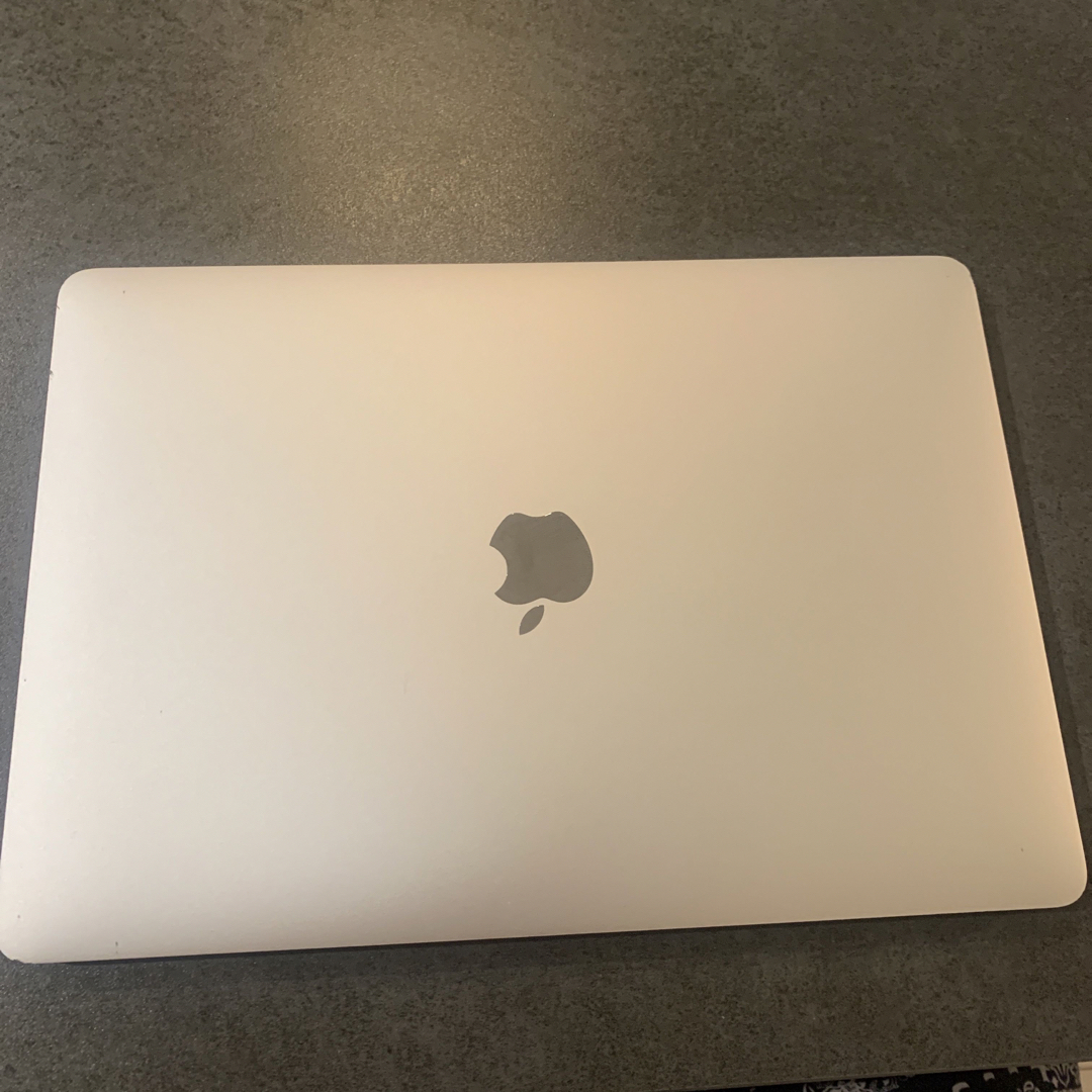 本体+箱APPLE MacBook Pro13インチ MUHQ2J/A 本体+箱APPLE MacBook Pro13インチ MUHQ2J/A