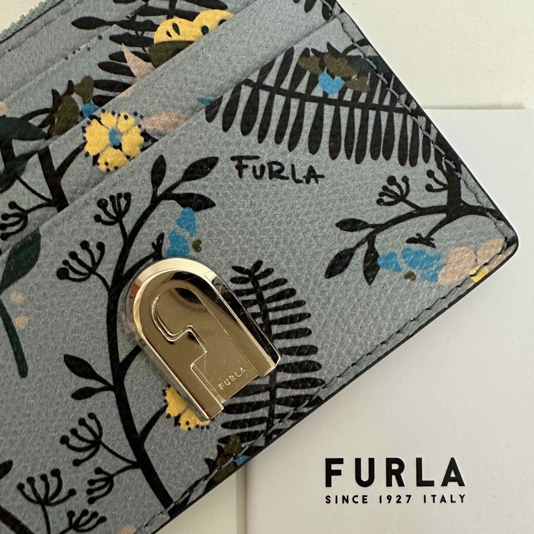 Furla(フルラ)の【新品 未使用】FURLA  カードケース ミニ財布 おしゃれな柄 水色 レディースのファッション小物(財布)の商品写真