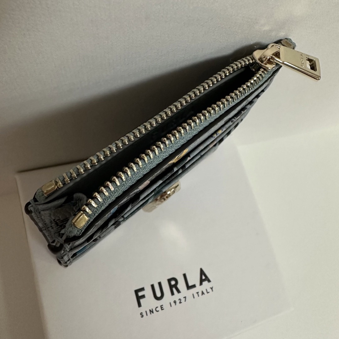 Furla(フルラ)の【新品 未使用】FURLA  カードケース ミニ財布 おしゃれな柄 水色 レディースのファッション小物(財布)の商品写真