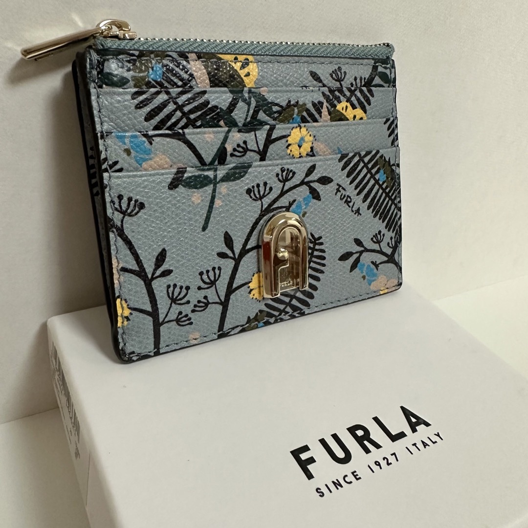 【新品 未使用】FURLA カードケース ミニ財布 おしゃれな柄 水色 | フリマアプリ ラクマ