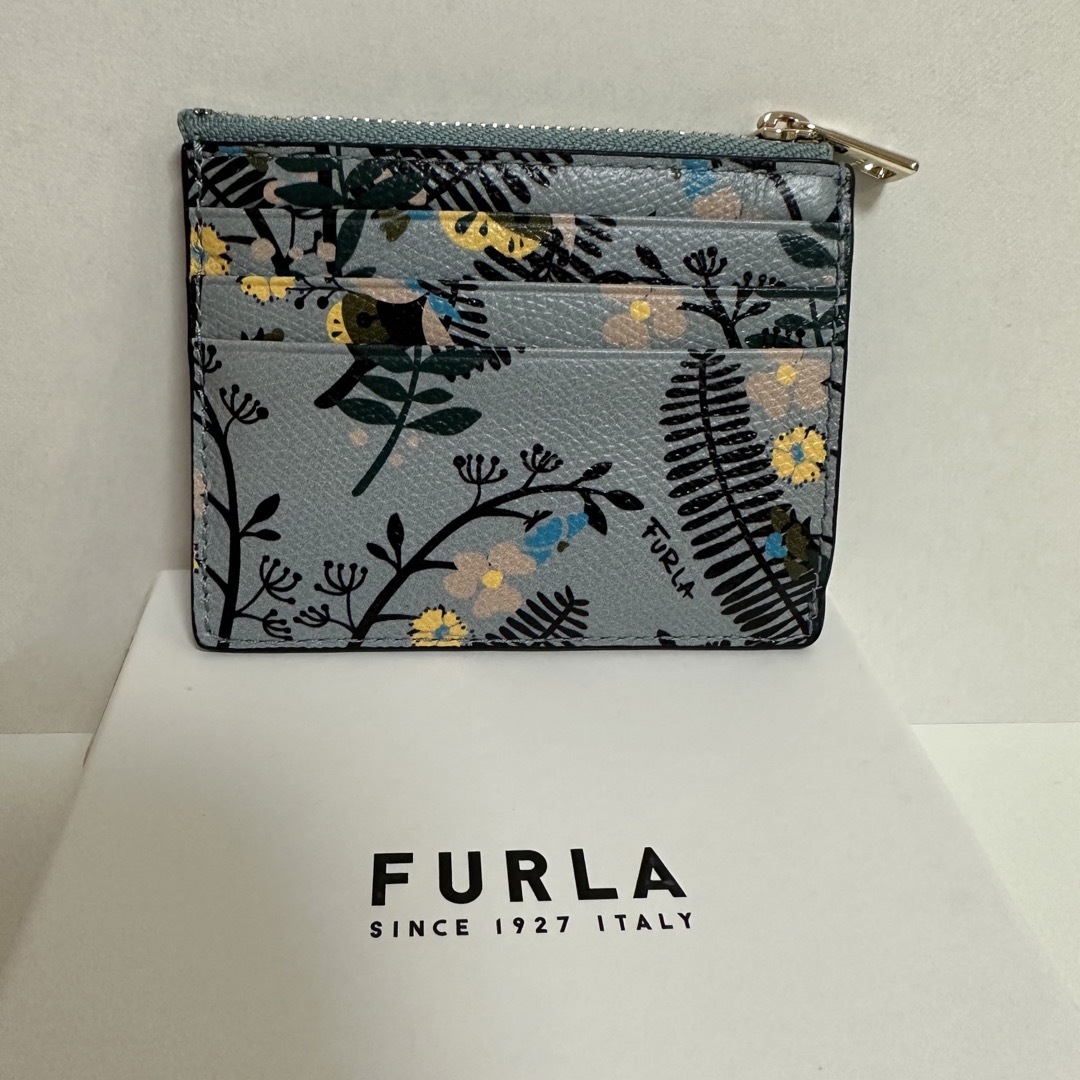 Furla(フルラ)の【新品 未使用】FURLA  カードケース ミニ財布 おしゃれな柄 水色 レディースのファッション小物(財布)の商品写真