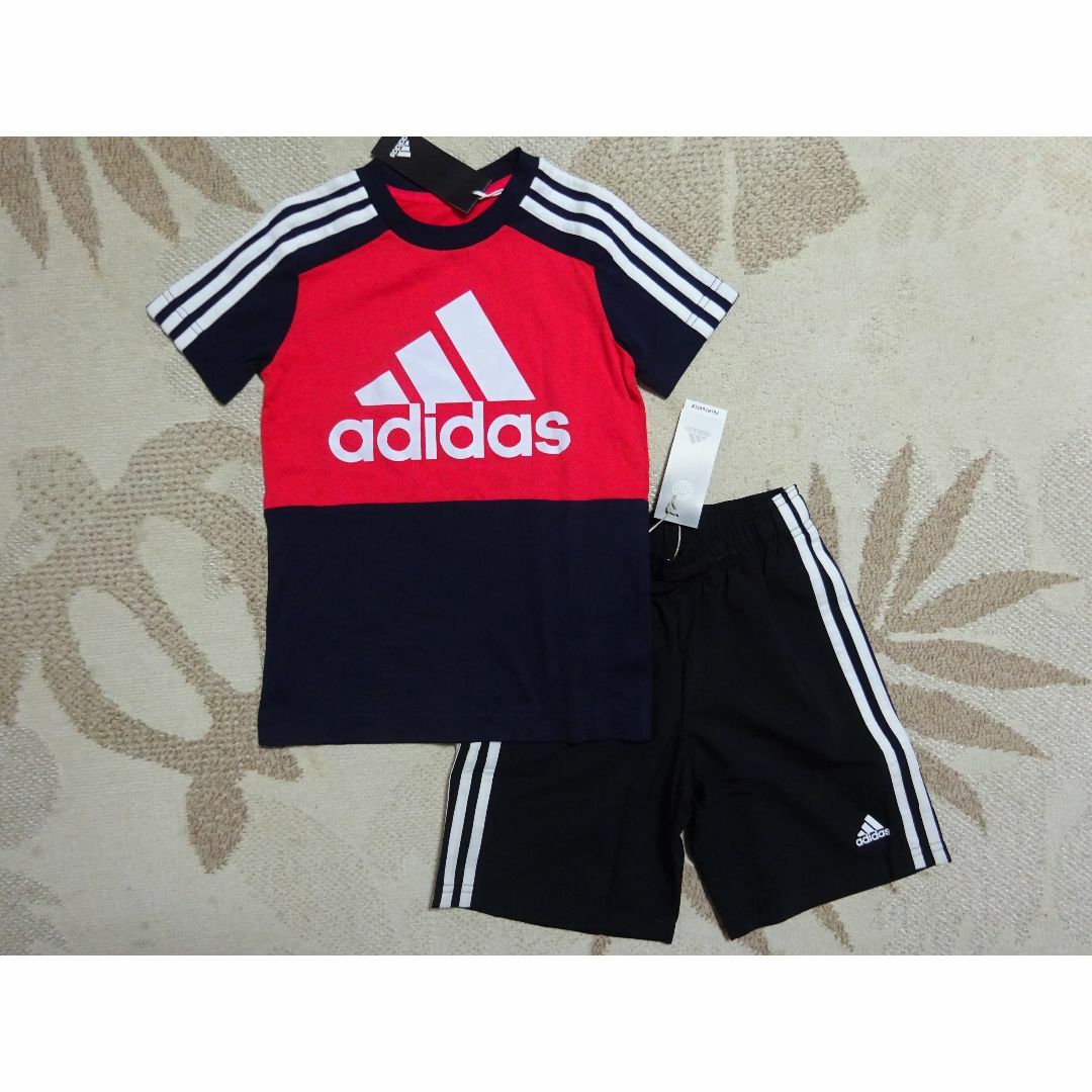 adidas(アディダス)の新品★アディダス★130★半袖Ｔシャツ 赤/紺・快適!!ハーフパンツ 黒★上下 キッズ/ベビー/マタニティのキッズ服男の子用(90cm~)(その他)の商品写真