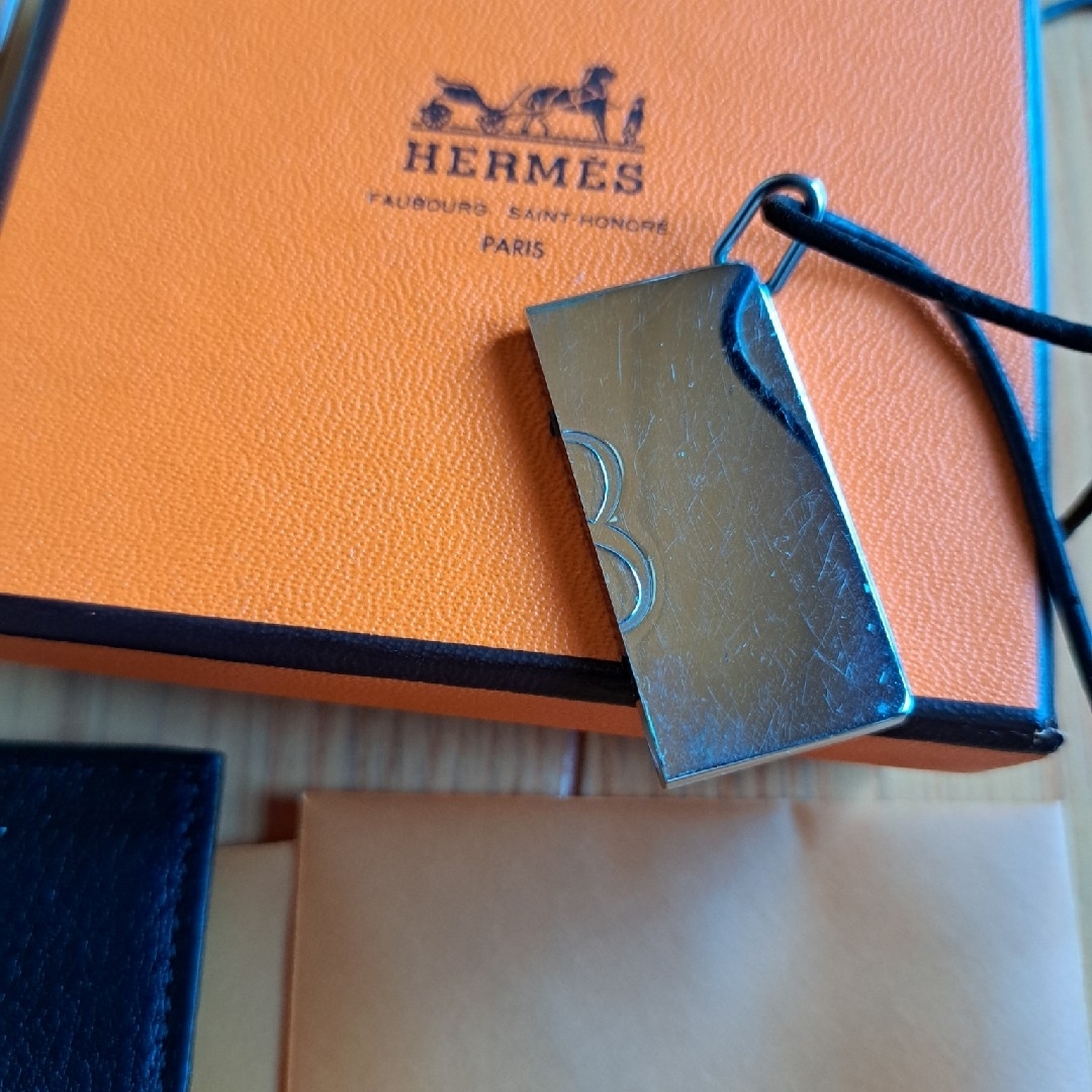 Hermes(エルメス)のHERMES　シンボルレザーチョーカー　片方　正規品 レディースのアクセサリー(ネックレス)の商品写真