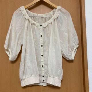 マジェスティックレゴン(MAJESTIC LEGON)のドット刺繍フリルブラウス(シャツ/ブラウス(半袖/袖なし))