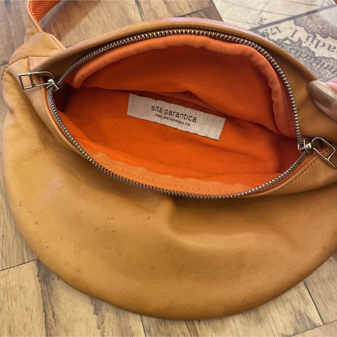sita paranticaショルダーバッグ　オレンジ　ブラウン ボディバッグ メンズのバッグ(ボディーバッグ)の商品写真