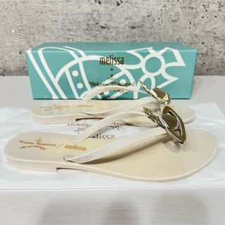 新品 23 ヴィヴィアン メリッサコラボ フラットサンダル ベージュ ゴールド