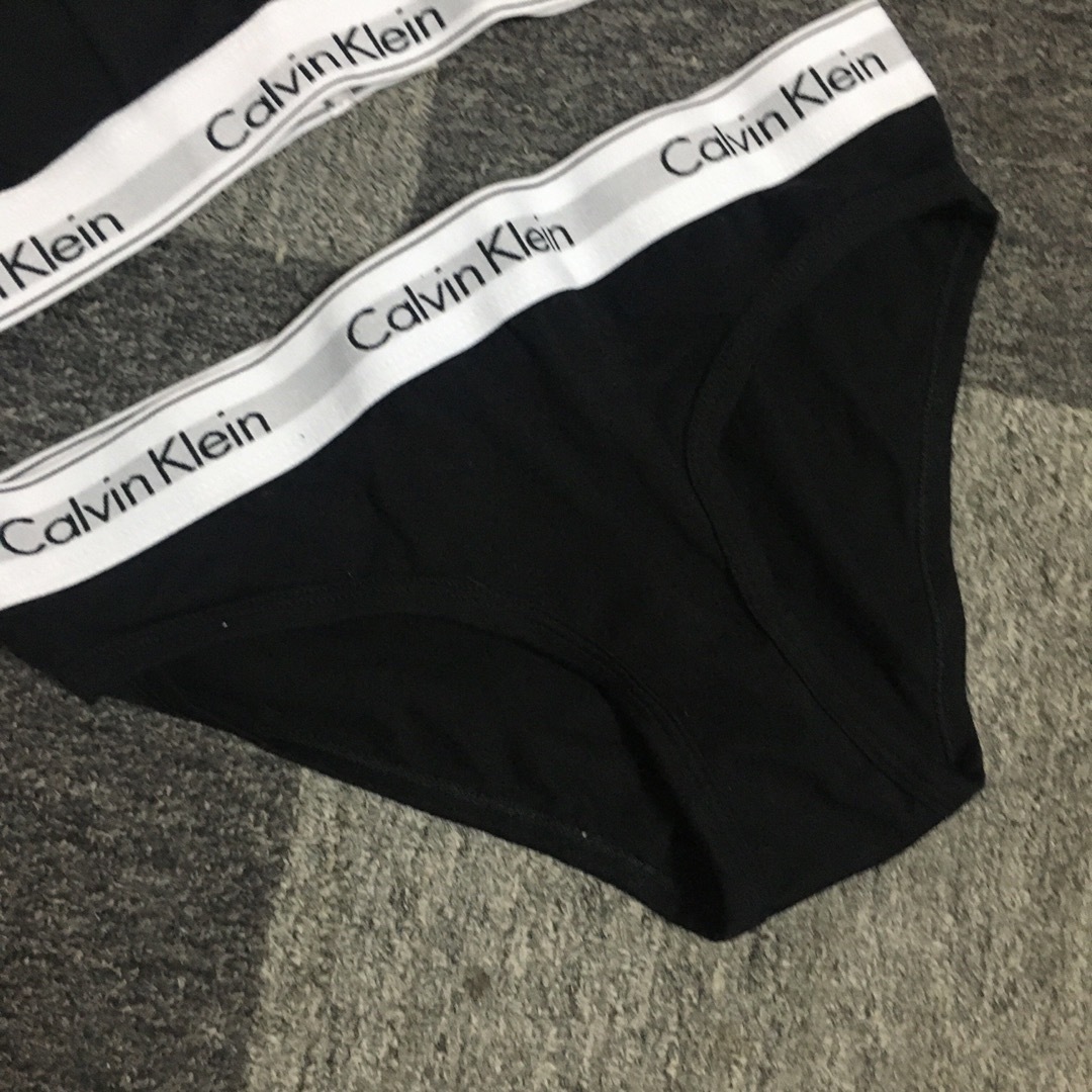 ck Calvin Klein(シーケーカルバンクライン)のカルバンクライン　レディース　上下セット　三角ブラ&ショーツ　黒　下着　L レディースの下着/アンダーウェア(ブラ&ショーツセット)の商品写真
