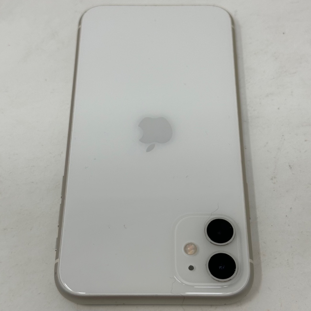 Apple(アップル)のSIMフリー iPhone 11 128GB MWM22J/A ホワイト スマホ/家電/カメラのスマートフォン/携帯電話(スマートフォン本体)の商品写真