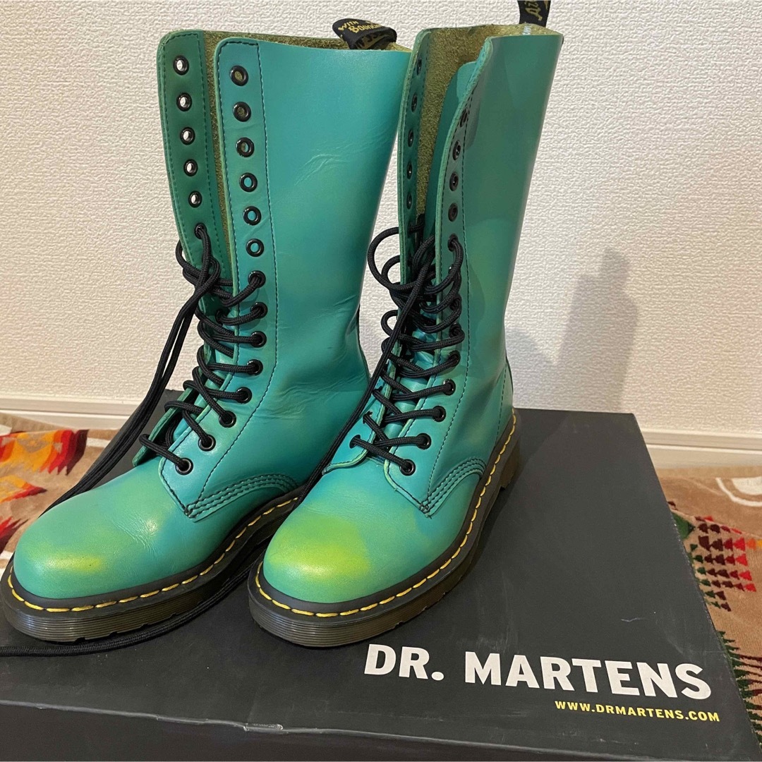 エメラルドグリーンサイズ美品！ドクターマーチン Dr.Martens グリーン ブーツ