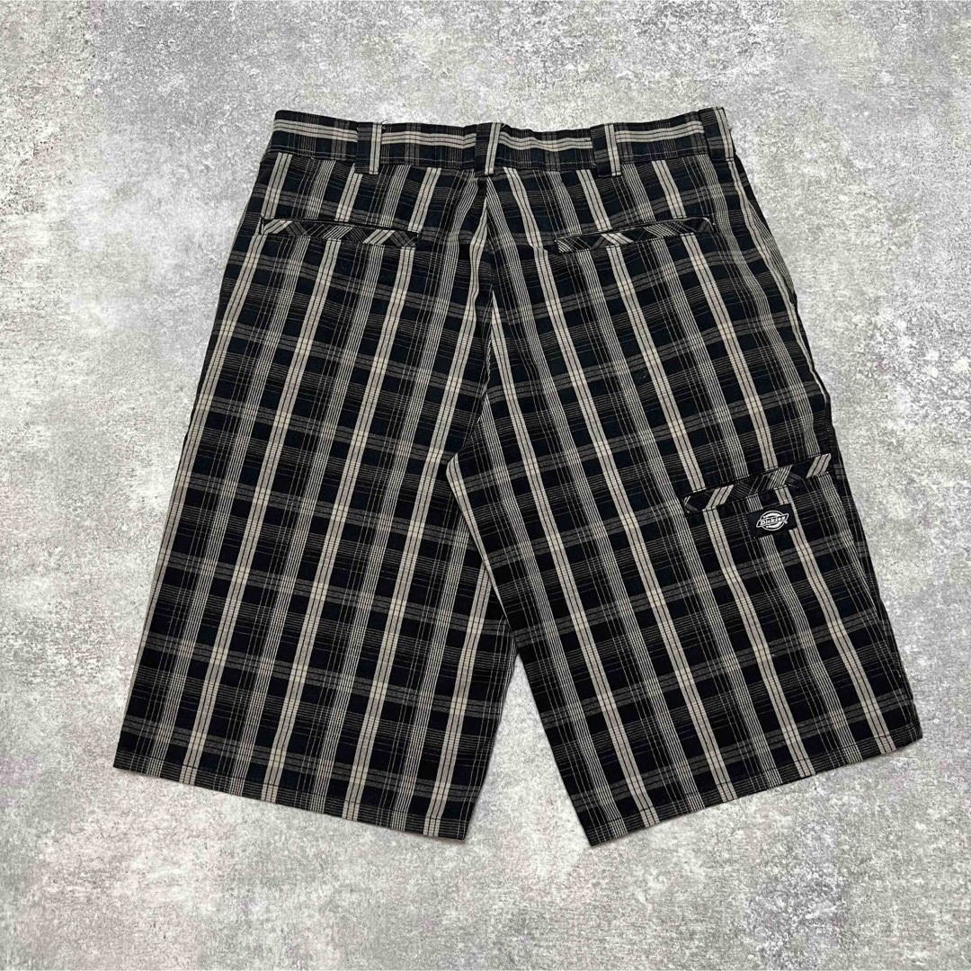 Dickies(ディッキーズ)のディッキーズ☆サイド黒ロゴタグブラックチェックハーフパンツ　32サイズ メンズのパンツ(ショートパンツ)の商品写真