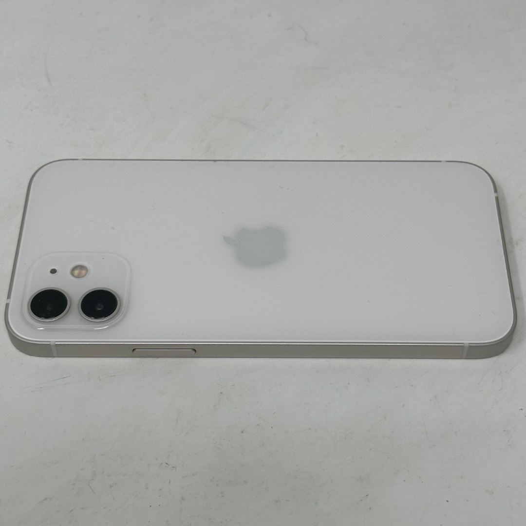 Apple(アップル)の美品 SIMフリー iPhone 12 MGHP3J/A 64GB ホワイト スマホ/家電/カメラのスマートフォン/携帯電話(スマートフォン本体)の商品写真