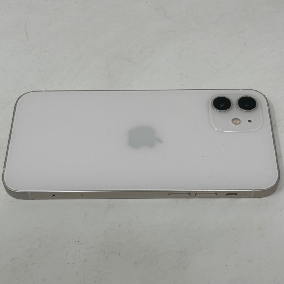 Apple(アップル)の美品 SIMフリー iPhone 12 MGHP3J/A 64GB ホワイト スマホ/家電/カメラのスマートフォン/携帯電話(スマートフォン本体)の商品写真