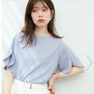 ナチュラルクチュール(natural couture)のnatural couture  BACKパールハチワレスリーブトップス　ブルー(シャツ/ブラウス(半袖/袖なし))