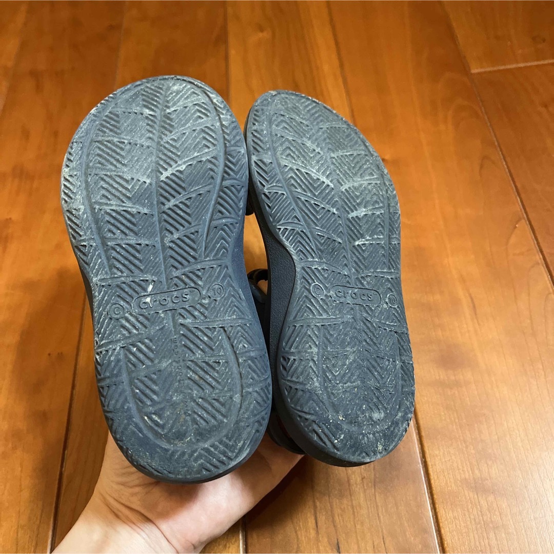 crocs(クロックス)のクロックス　サンダル　ネイビー　C10 キッズ/ベビー/マタニティのキッズ靴/シューズ(15cm~)(サンダル)の商品写真