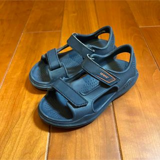 クロックス(crocs)のクロックス　サンダル　ネイビー　C10(サンダル)