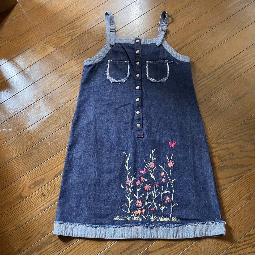 BETTY'S BLUE(ベティーズブルー)のBETTY'S BLUE  00s  キノコと蝶と花の刺繍  デニムジャンスカ レディースのスカート(その他)の商品写真