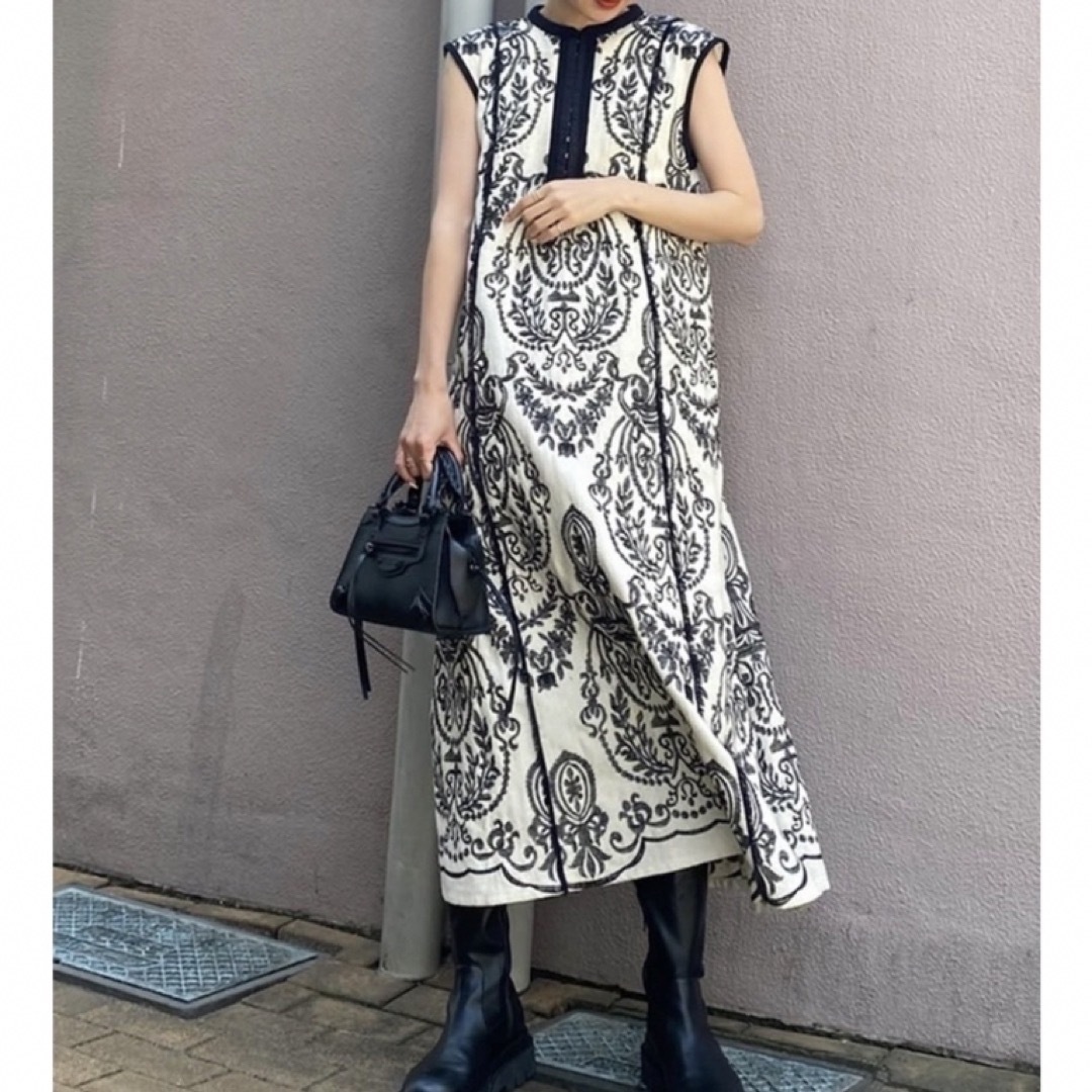 Ameri VINTAGE(アメリヴィンテージ)のmmm4593様専用DAMASK EMBROIDERY LINEN DRESS  レディースのワンピース(ロングワンピース/マキシワンピース)の商品写真