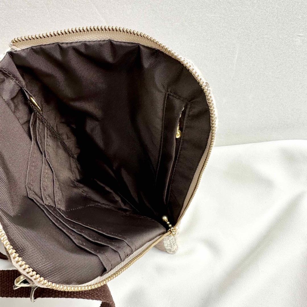 スマホショルダー　ウォレット機能付き　刺繍レース　ベージュ ハンドメイドのファッション小物(ポーチ)の商品写真