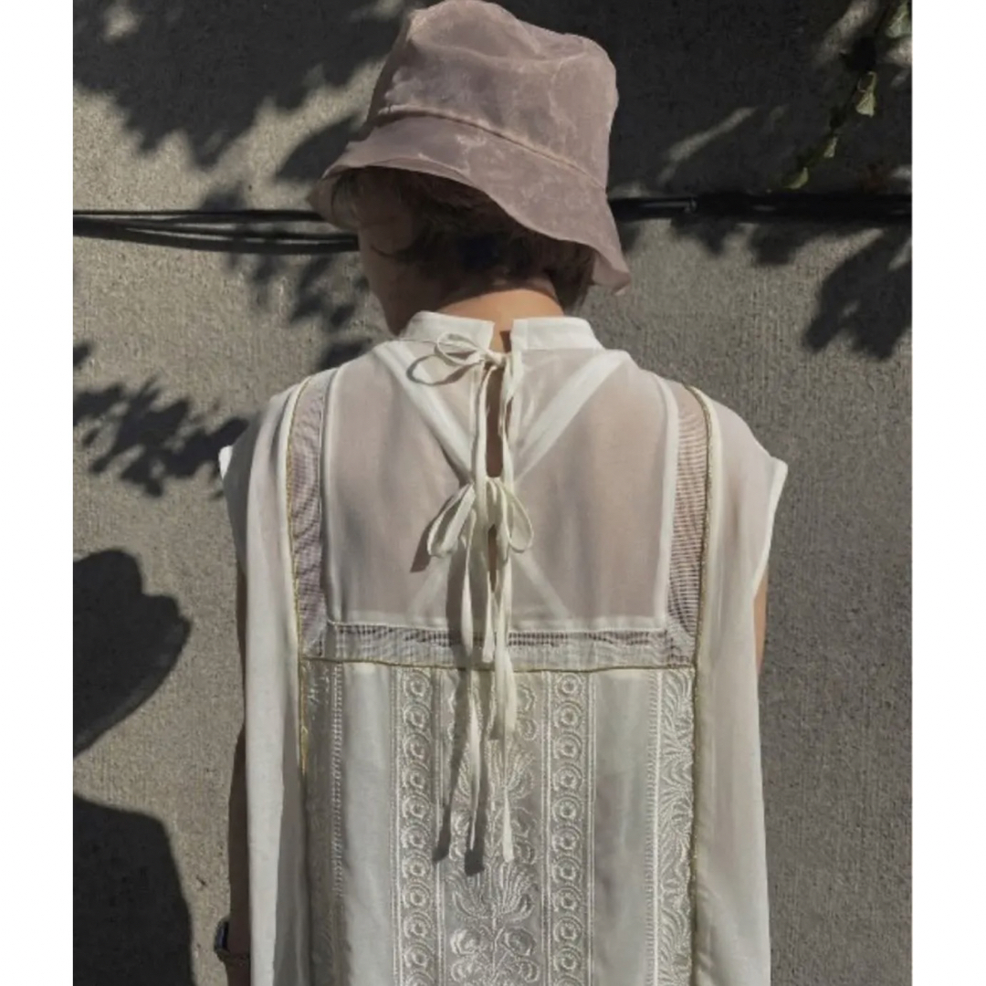 MEDI EMBROIDERY LONG TOP ホワイト