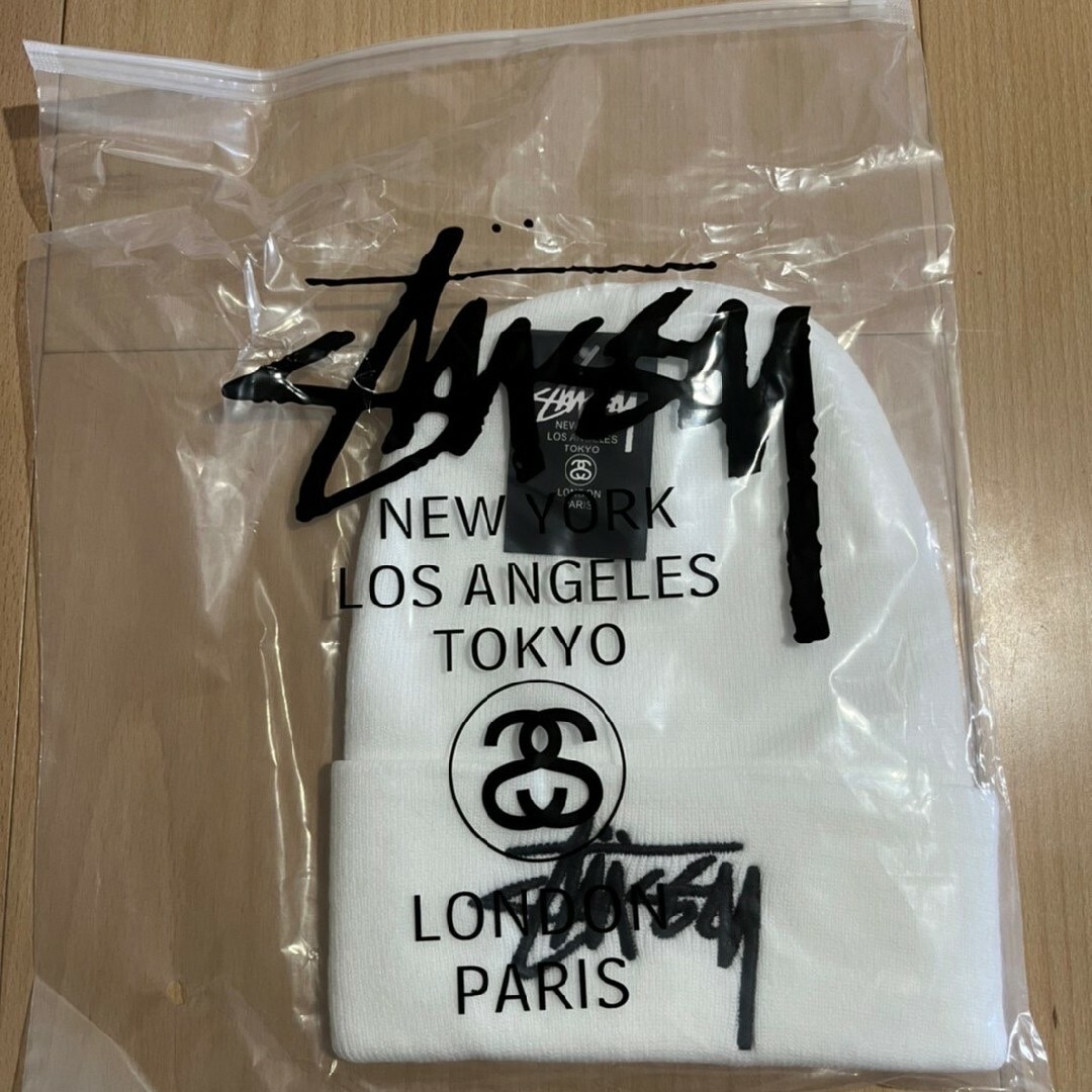 STUSSY(ステューシー)の！！stussy！ステューシー　ビーニー　ニット帽　ストリート　ホワイト レディースの帽子(ニット帽/ビーニー)の商品写真