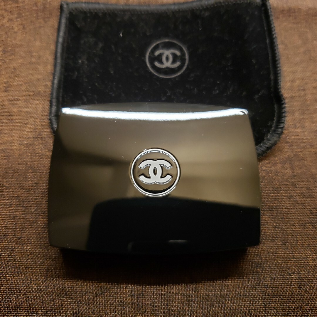 CHANEL(シャネル)のCHANEL　アイシャドウ　中古品　二点セット コスメ/美容のベースメイク/化粧品(アイシャドウ)の商品写真