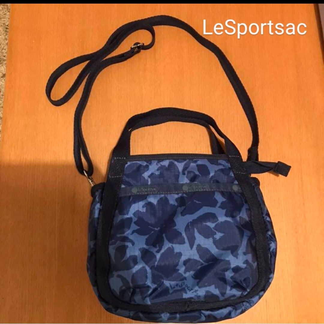 LeSportsac(レスポートサック)のレスポートサック ショルダーバッグ スモールジェニー フラワー 8056F976 レディースのバッグ(ショルダーバッグ)の商品写真
