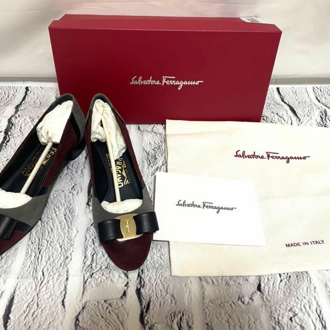 美品 フェラガモ FERRAGAMO パンプス ローヒール ベルベッド vara