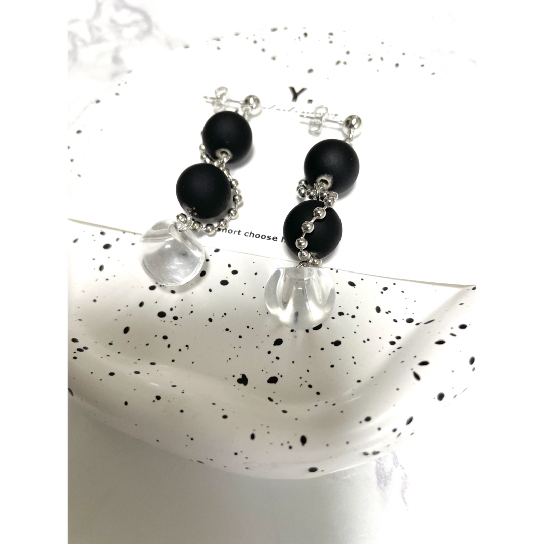 ブラックボールうねピアス】Y. ハンドメイドの通販 by Y. handmade|ラクマ