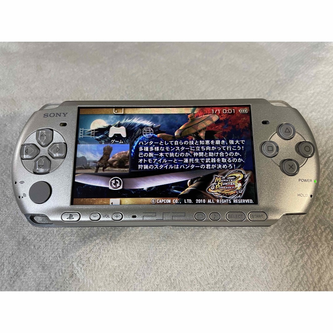 PlayStation Portable(プレイステーションポータブル)の☆良品☆ PSP-3000 ミスティックシルバー エンタメ/ホビーのゲームソフト/ゲーム機本体(携帯用ゲーム機本体)の商品写真