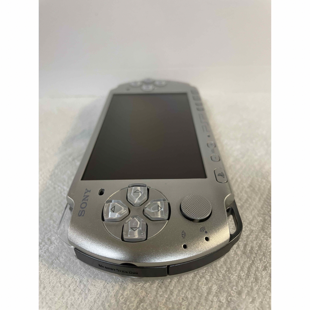 PlayStation Portable(プレイステーションポータブル)の☆良品☆ PSP-3000 ミスティックシルバー エンタメ/ホビーのゲームソフト/ゲーム機本体(携帯用ゲーム機本体)の商品写真