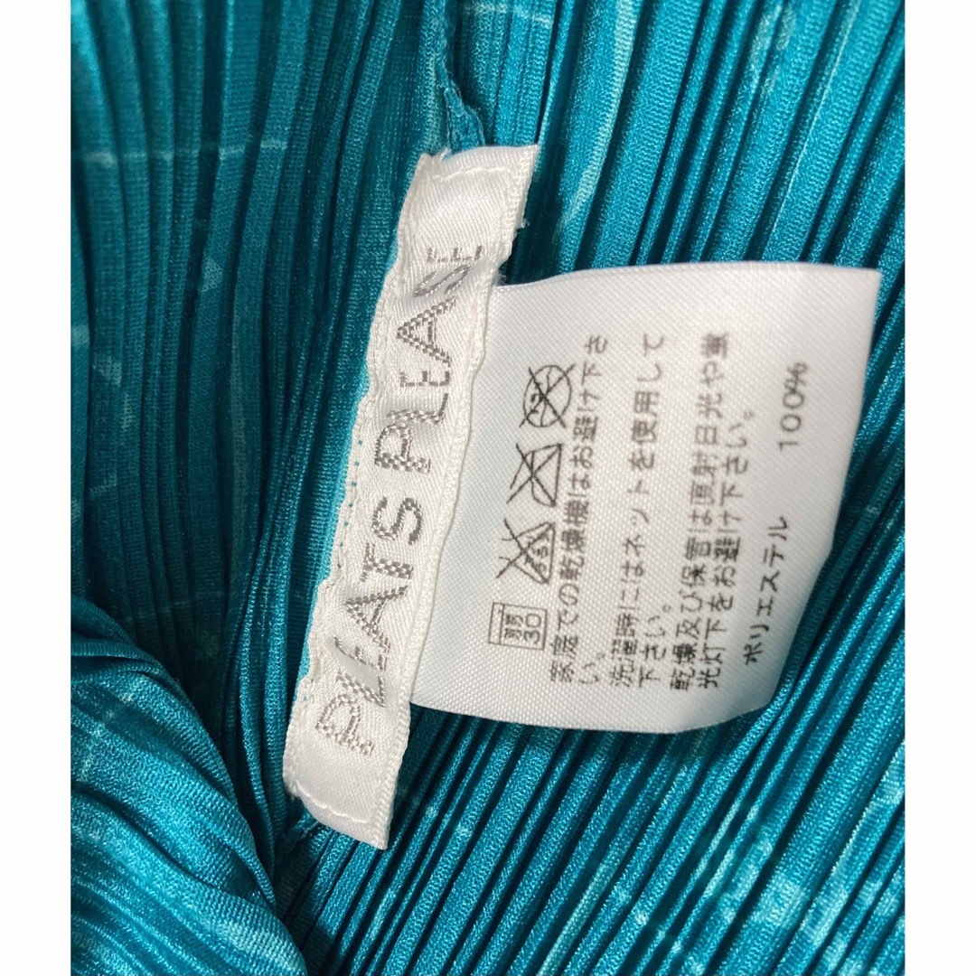 PLEATS PLEASE ISSEY MIYAKE(プリーツプリーズイッセイミヤケ)の【美品】イッセイミヤケ プリーツプリーズ 総柄トップス ブラウス カットソー レディースのトップス(カットソー(半袖/袖なし))の商品写真