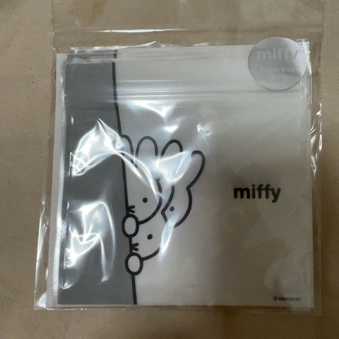 miffy(ミッフィー)のミッフィー　小袋　ジップロック　ジップバック インテリア/住まい/日用品のキッチン/食器(収納/キッチン雑貨)の商品写真