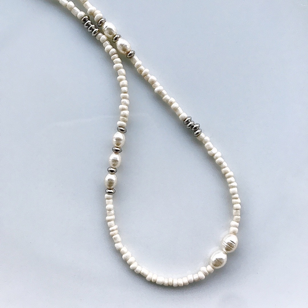 beads necklace＊simple beige ハンドメイドのアクセサリー(ネックレス)の商品写真