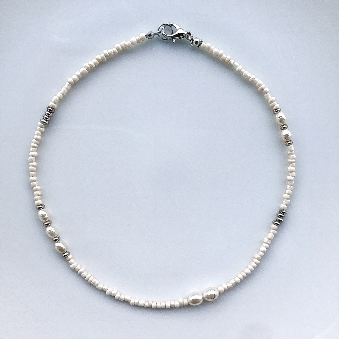 beads necklace＊simple beige ハンドメイドのアクセサリー(ネックレス)の商品写真