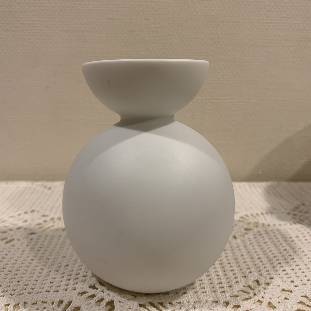 花瓶　白　セラミック　日本製　花器　フラワーベース インテリア/住まい/日用品のインテリア小物(花瓶)の商品写真