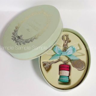 レメルヴェイユーズラデュレ(Les Merveilleuses LADUREE)のスクレバイラデュレ マカロンキーチャーム(キーホルダー)