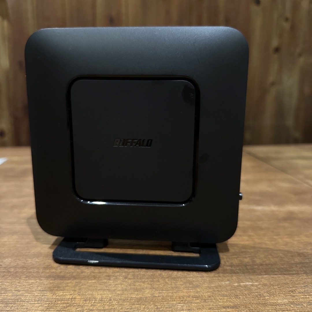 Buffalo(バッファロー)のほぼ新品　Buffalo wi-fi ルーター　WSR-1800AX4B-BK スマホ/家電/カメラのPC/タブレット(PC周辺機器)の商品写真