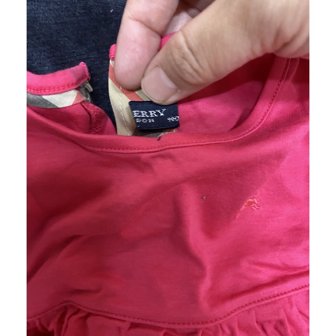 BURBERRY(バーバリー)のバーバリー　女の子　半袖Tシャツ　トップス　90 赤　 キッズ/ベビー/マタニティのキッズ服女の子用(90cm~)(Tシャツ/カットソー)の商品写真