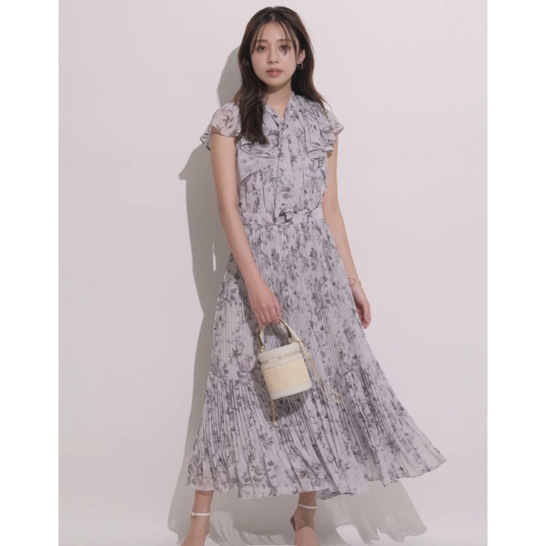 ジャスグリッティー 花柄ボウタイプリーツワンピース - www.csharp
