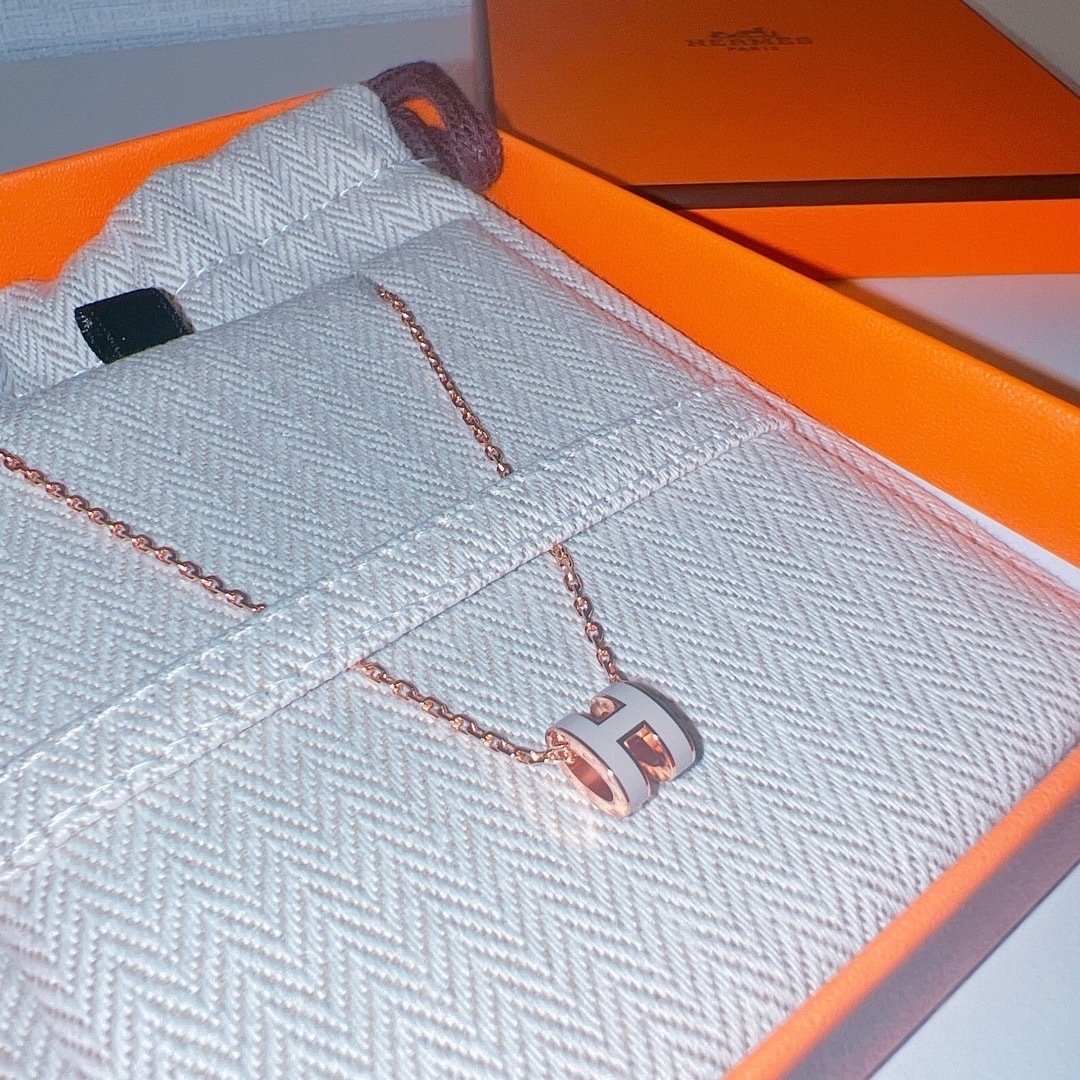 Hermes(エルメス)の【新品・未使用品】エルメス ポップhミニ ペンダント マロン ピンクゴールド レディースのアクセサリー(ネックレス)の商品写真