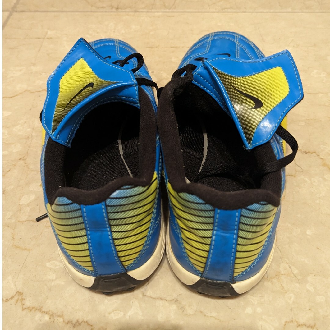 NIKE(ナイキ)のキッズシューズ　サッカーシューズ キッズ/ベビー/マタニティのキッズ靴/シューズ(15cm~)(スニーカー)の商品写真