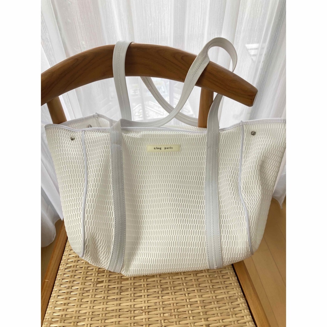 qbag paris nest zip M Whiteマザーズバック キッズ/ベビー/マタニティのマタニティ(マザーズバッグ)の商品写真