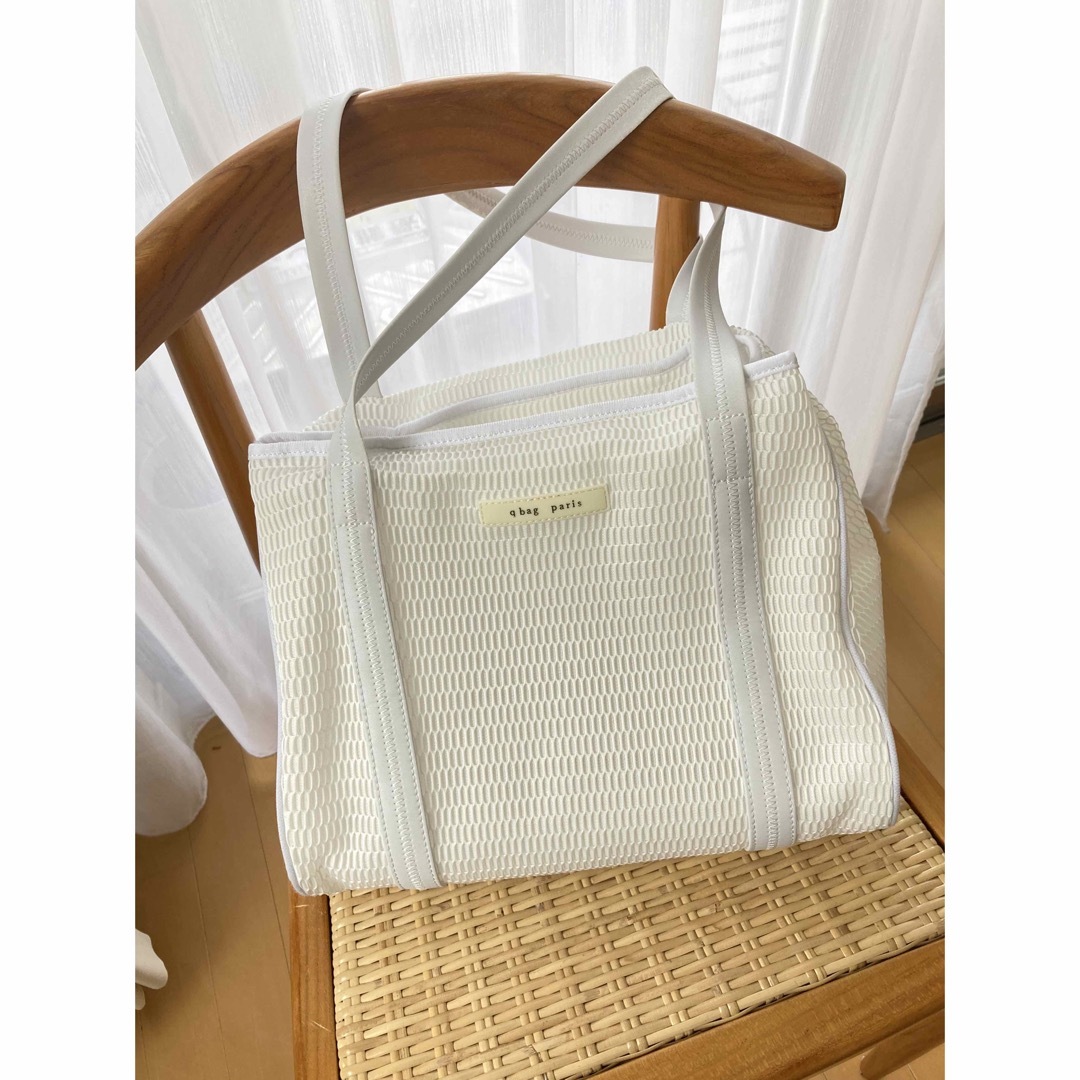 qbag paris nest zip M Whiteマザーズバック キッズ/ベビー/マタニティのマタニティ(マザーズバッグ)の商品写真