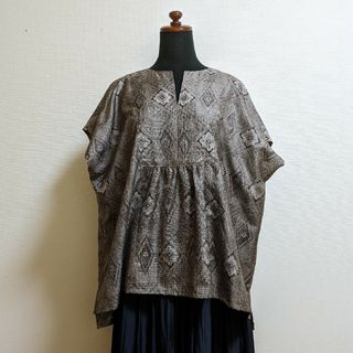 SOLD　着物リメイク　ブラウス　大島紬　FREE SIZE(シャツ/ブラウス(半袖/袖なし))