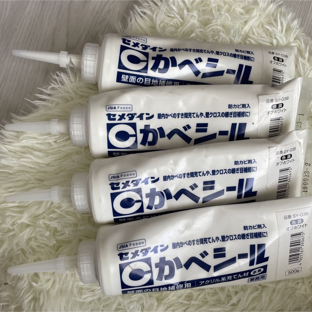 セメダイン - かべシール オフホワイト(500g) SY-038 4個セット エンタメ/ホビーのテーブルゲーム/ホビー(模型製作用品)の商品写真