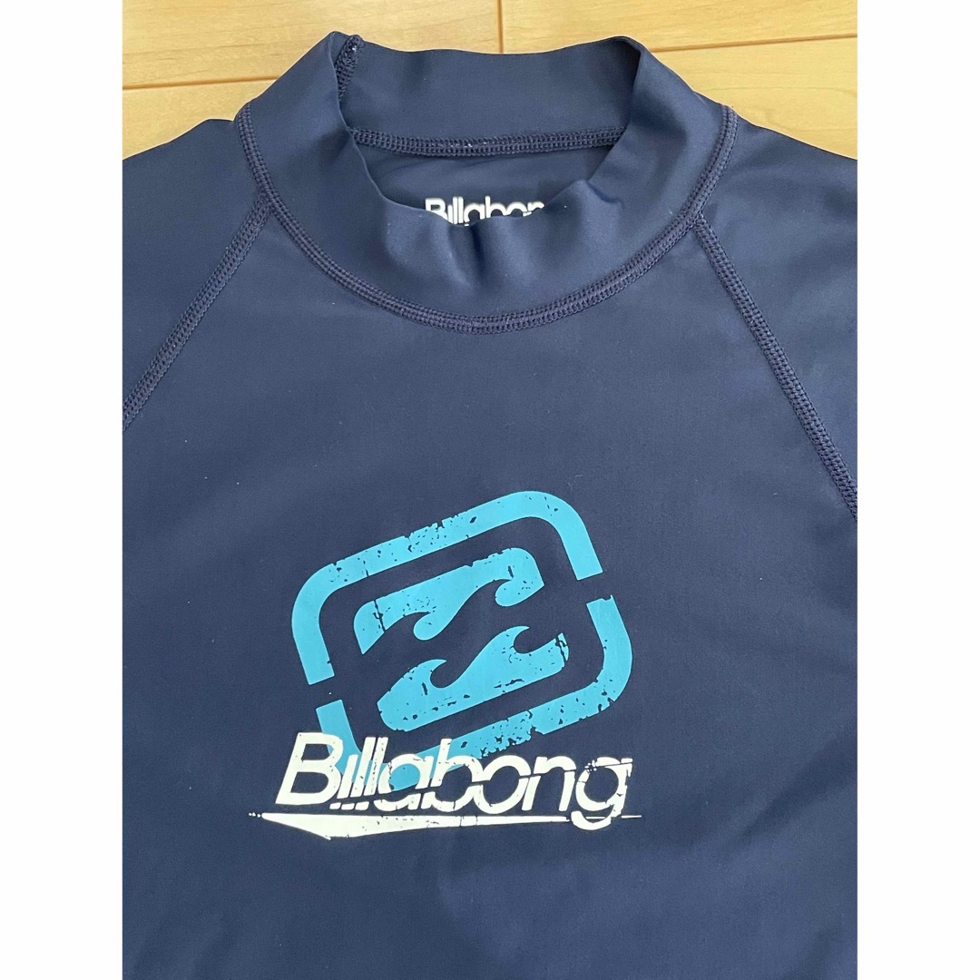 billabong(ビラボン)のBILLABONG ビラボンラッシュガード　ネイビーM スポーツ/アウトドアのスポーツ/アウトドア その他(サーフィン)の商品写真