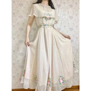 海外買い付け💐お花の刺繍が素敵なケープワンピース(ロングワンピース/マキシワンピース)