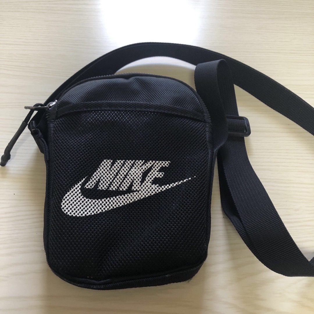 NIKE(ナイキ)のNIKE ミニ ショルダー メンズのバッグ(ショルダーバッグ)の商品写真