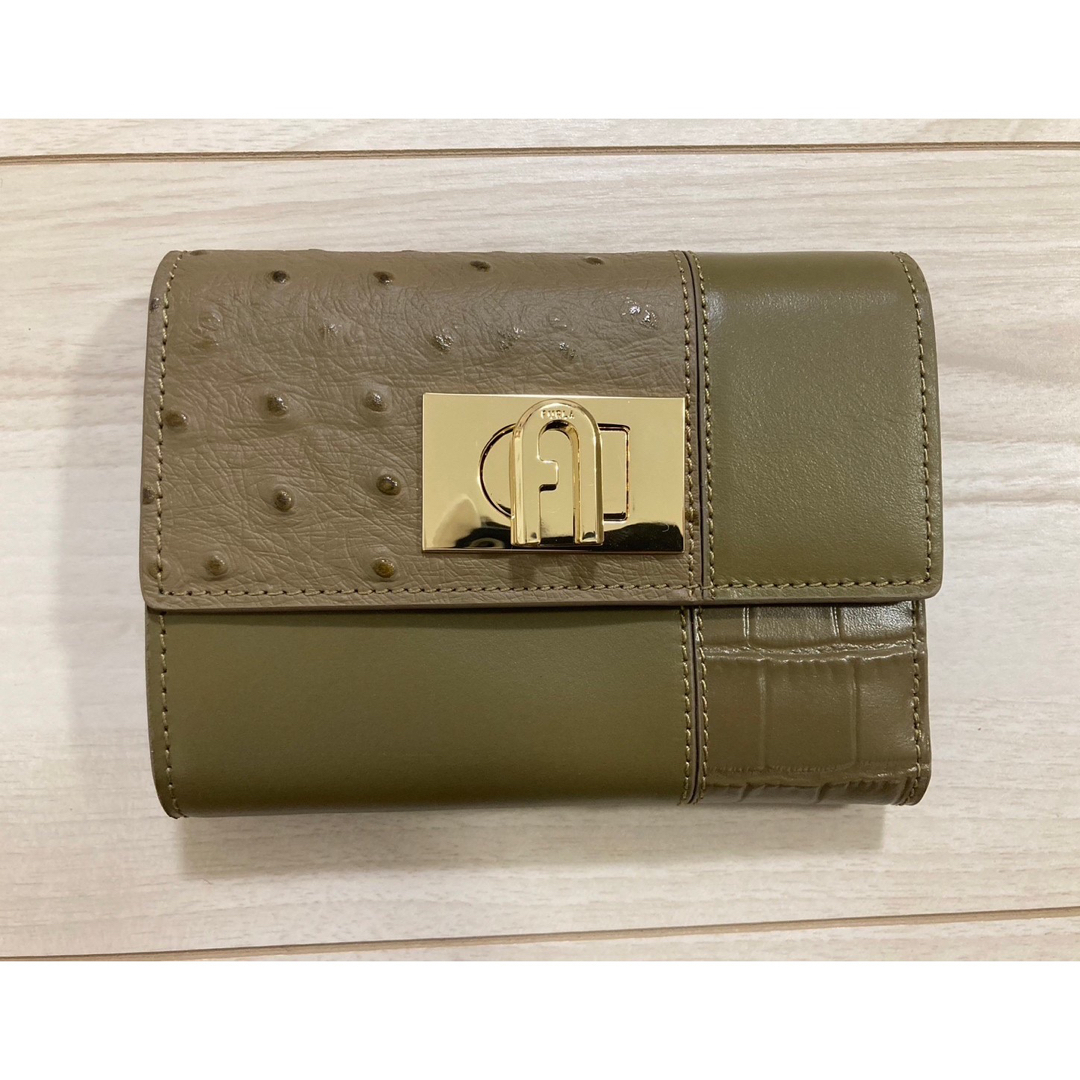 Furla(フルラ)のFURLA フルラ 三つ折り財布 カーキブラウン系 レディースのファッション小物(財布)の商品写真